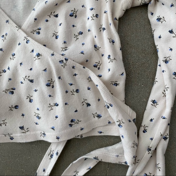 floral wrap top - Picture 4 of 4